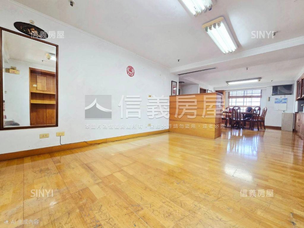 河景首排單戶大四房雙車位房屋室內格局與周邊環境