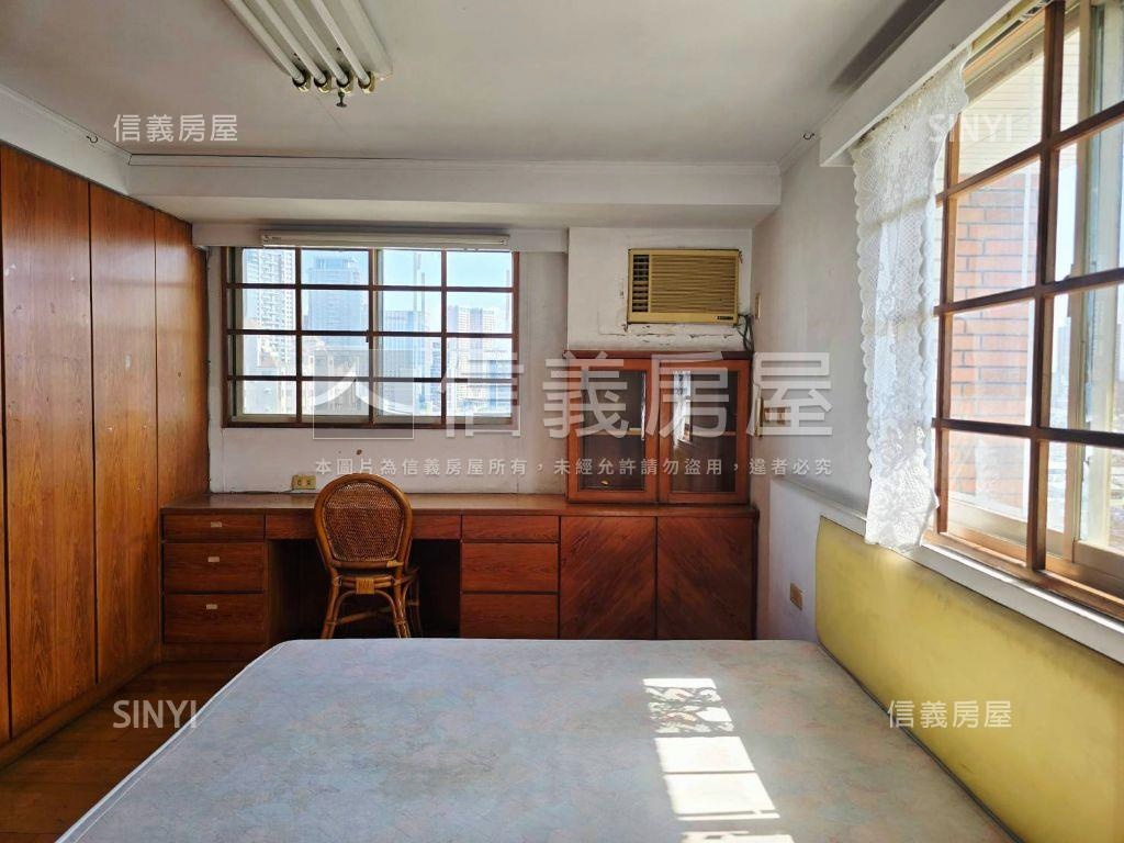 河景首排單戶大四房雙車位房屋室內格局與周邊環境