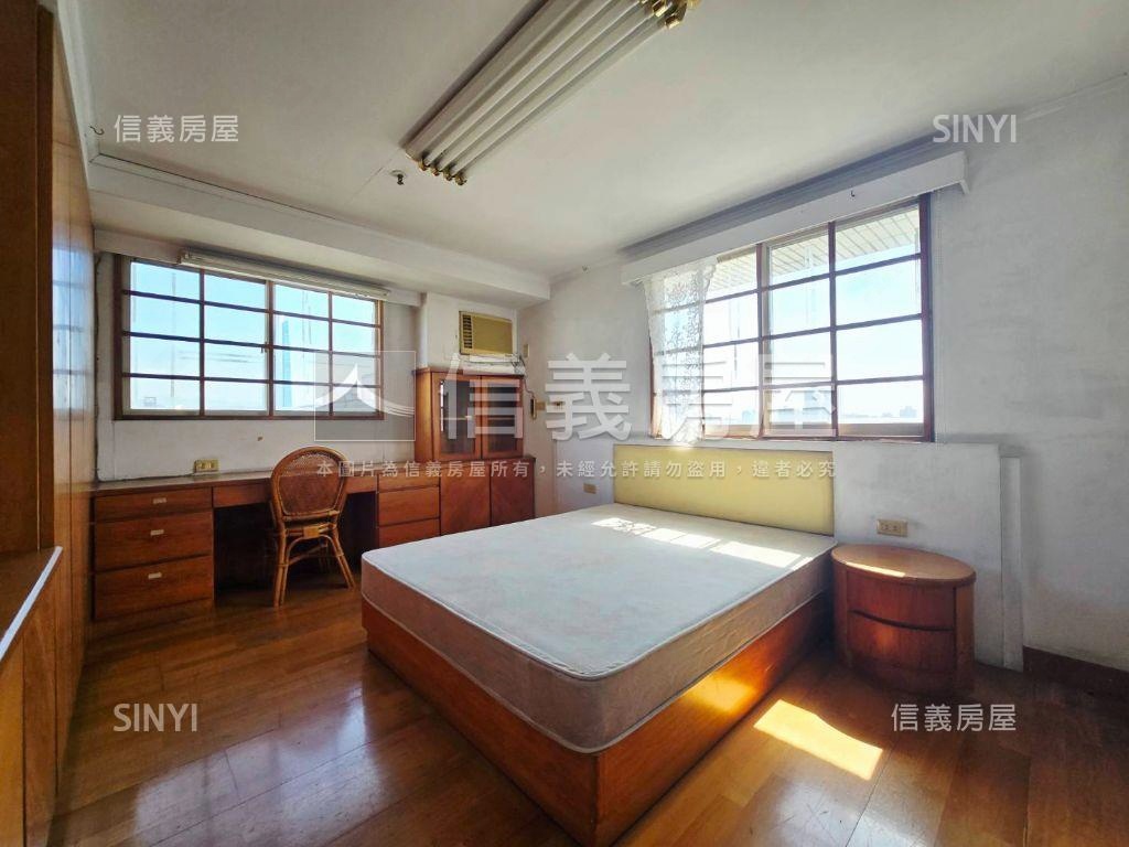 河景首排單戶大四房雙車位房屋室內格局與周邊環境