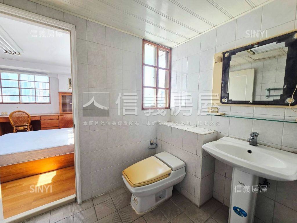 河景首排單戶大四房雙車位房屋室內格局與周邊環境