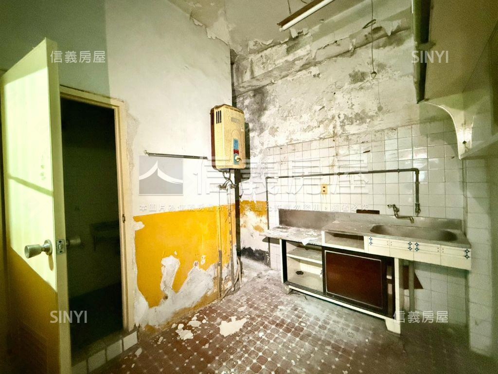 東區大地坪６２坪改建老宅房屋室內格局與周邊環境