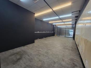 永安路透天店面