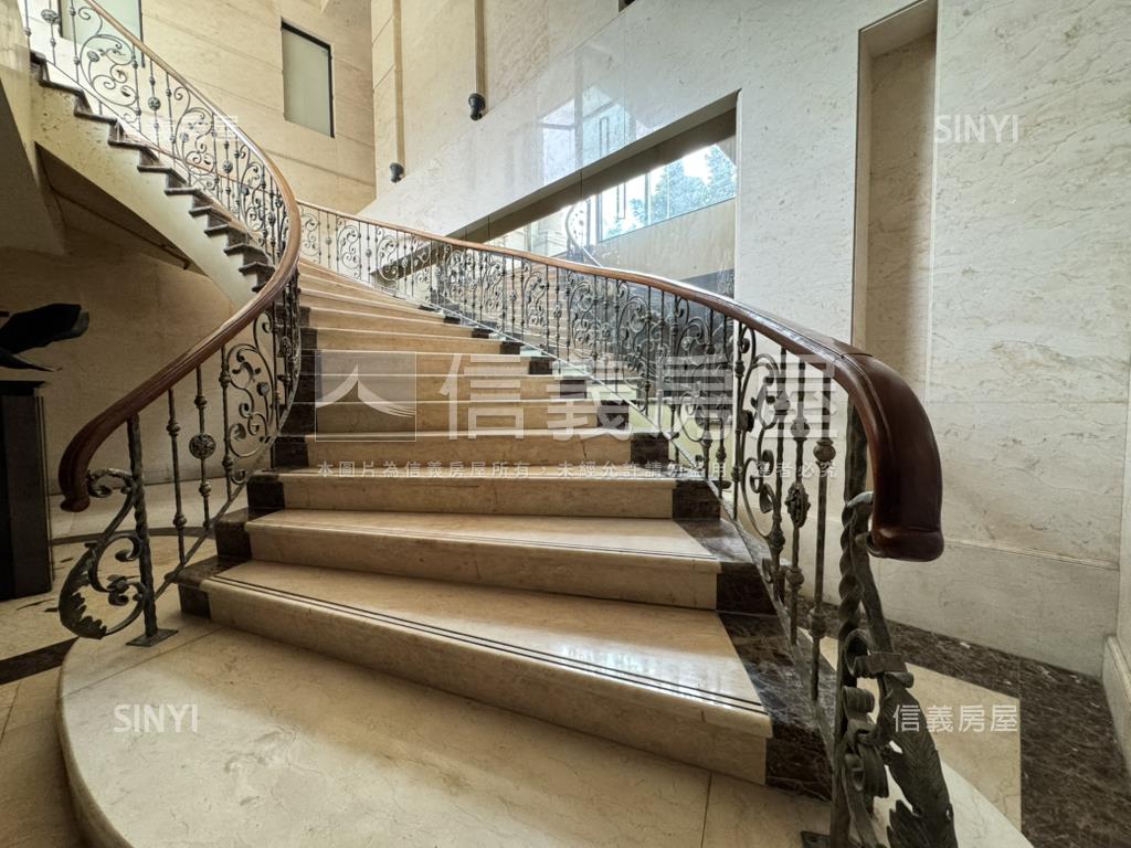 西區精華地段商業用地下室房屋室內格局與周邊環境