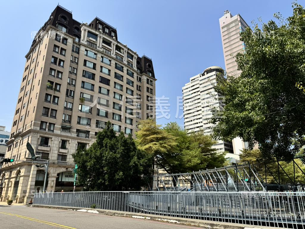 西區精華地段商業用地下室房屋室內格局與周邊環境