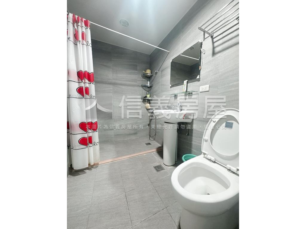 自強國中旁金店面大空間房屋室內格局與周邊環境