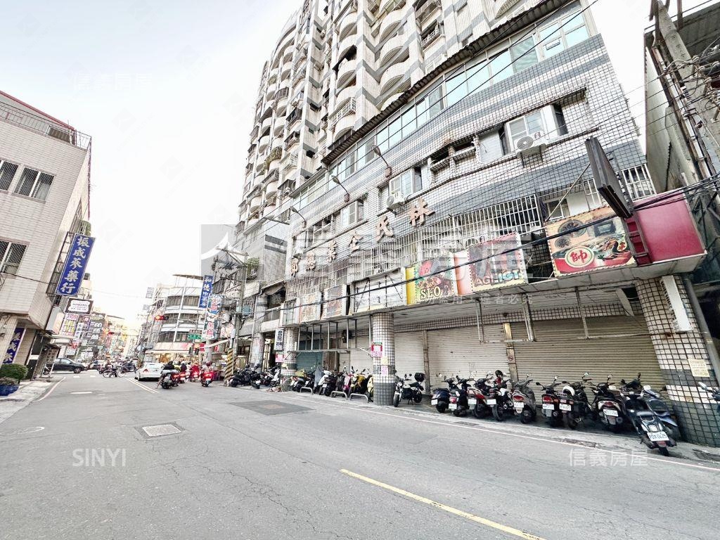 近鳳山車站面寬稀有金店面房屋室內格局與周邊環境