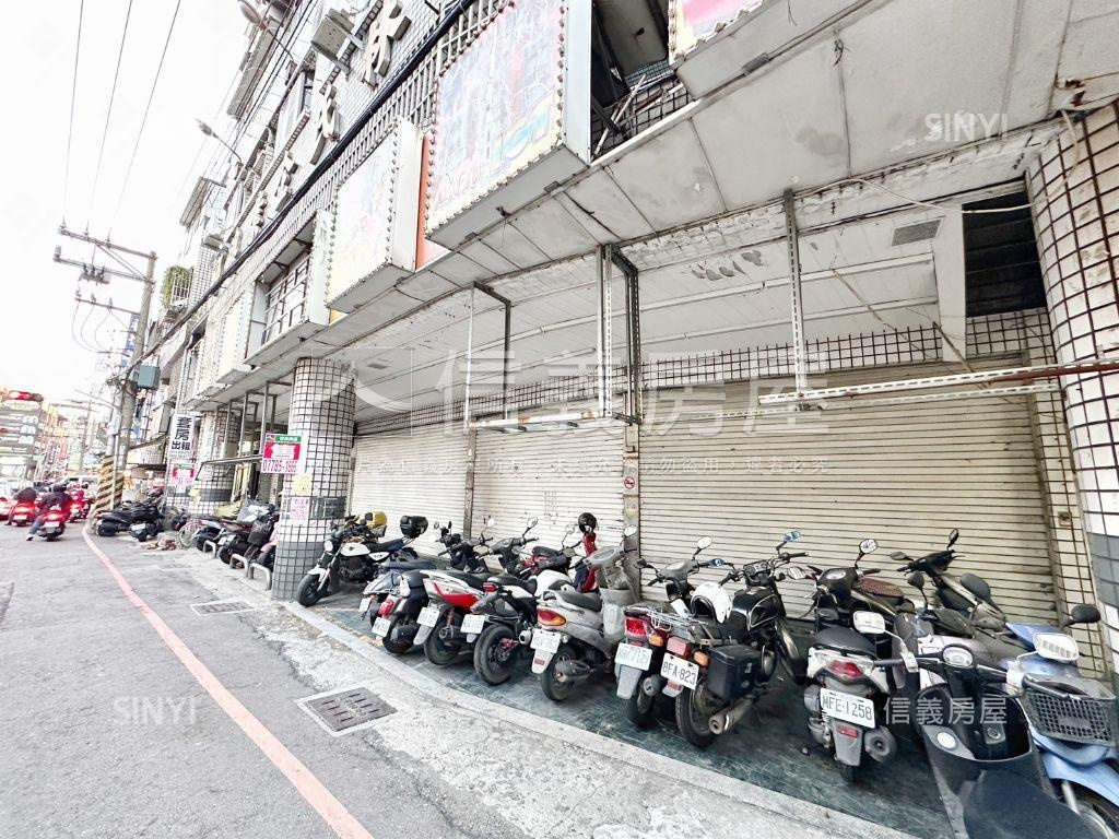 近鳳山車站面寬稀有金店面房屋室內格局與周邊環境