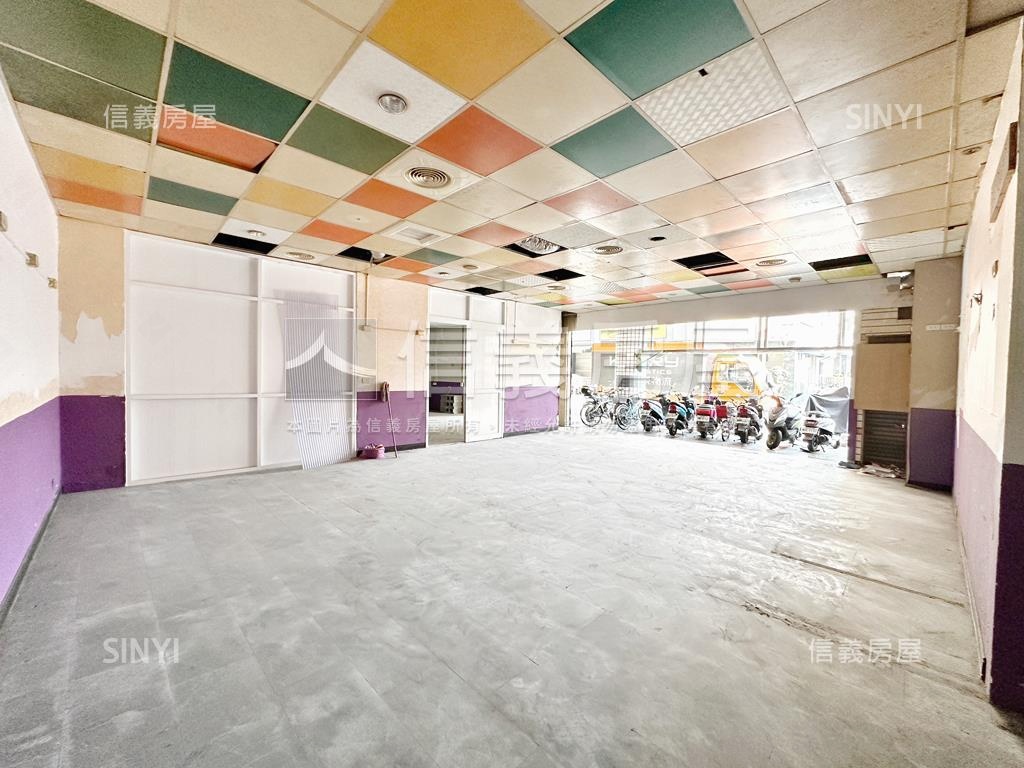 近鳳山車站面寬稀有金店面房屋室內格局與周邊環境