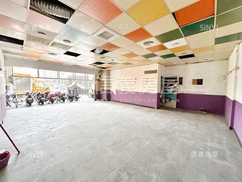 近鳳山車站面寬稀有金店面房屋室內格局與周邊環境