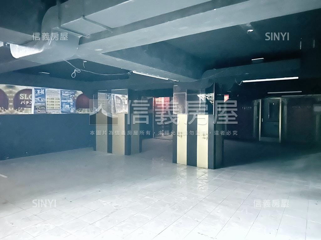 近鳳山車站面寬稀有金店面房屋室內格局與周邊環境