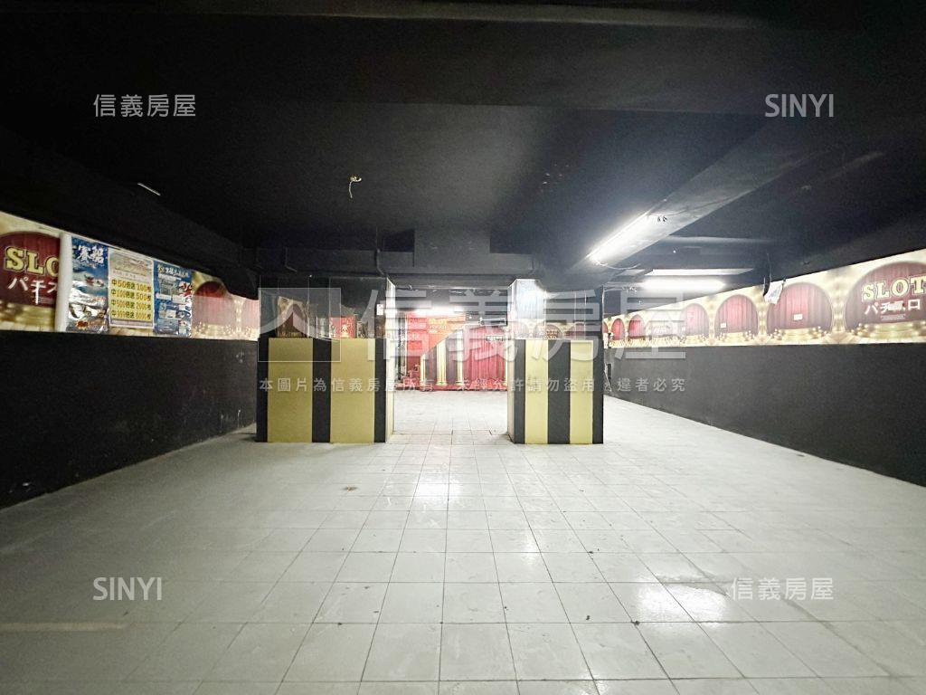 近鳳山車站面寬稀有金店面房屋室內格局與周邊環境