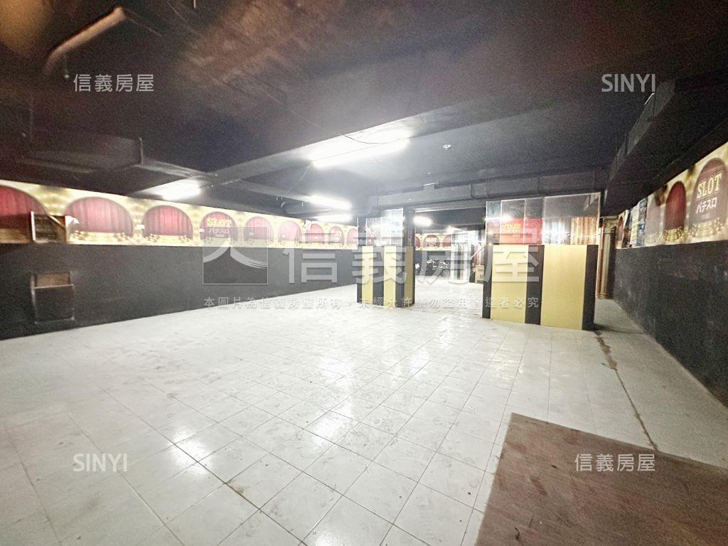 近鳳山車站面寬稀有金店面房屋室內格局與周邊環境