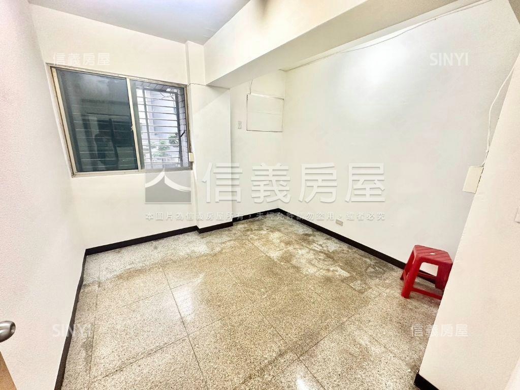 成功路邊間金店面房屋室內格局與周邊環境