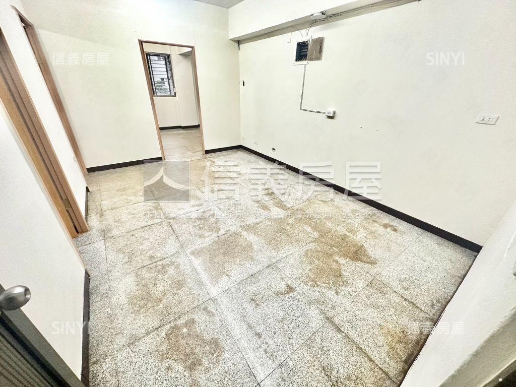 成功路邊間金店面房屋室內格局與周邊環境