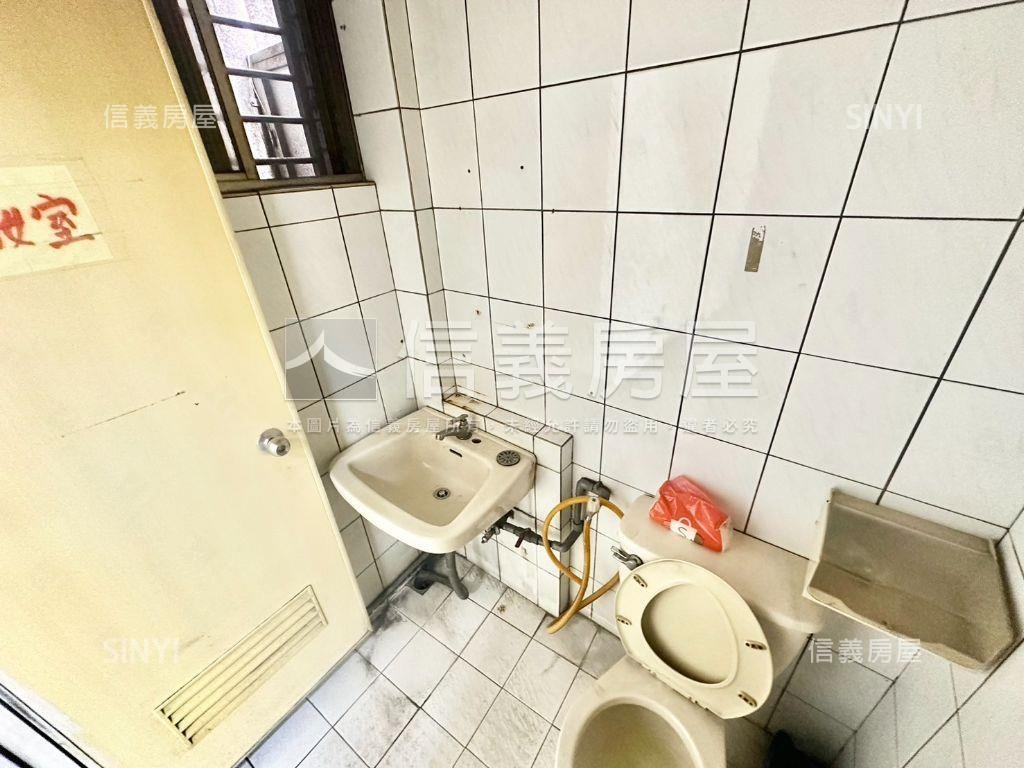 成功路邊間金店面房屋室內格局與周邊環境