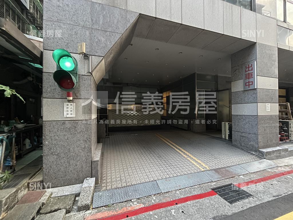 小阿曼機械車位房屋室內格局與周邊環境