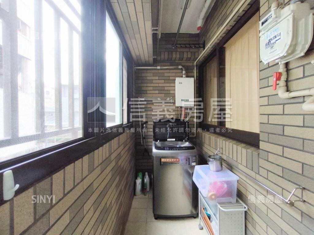 【專任】大潤發旁３房車位房屋室內格局與周邊環境
