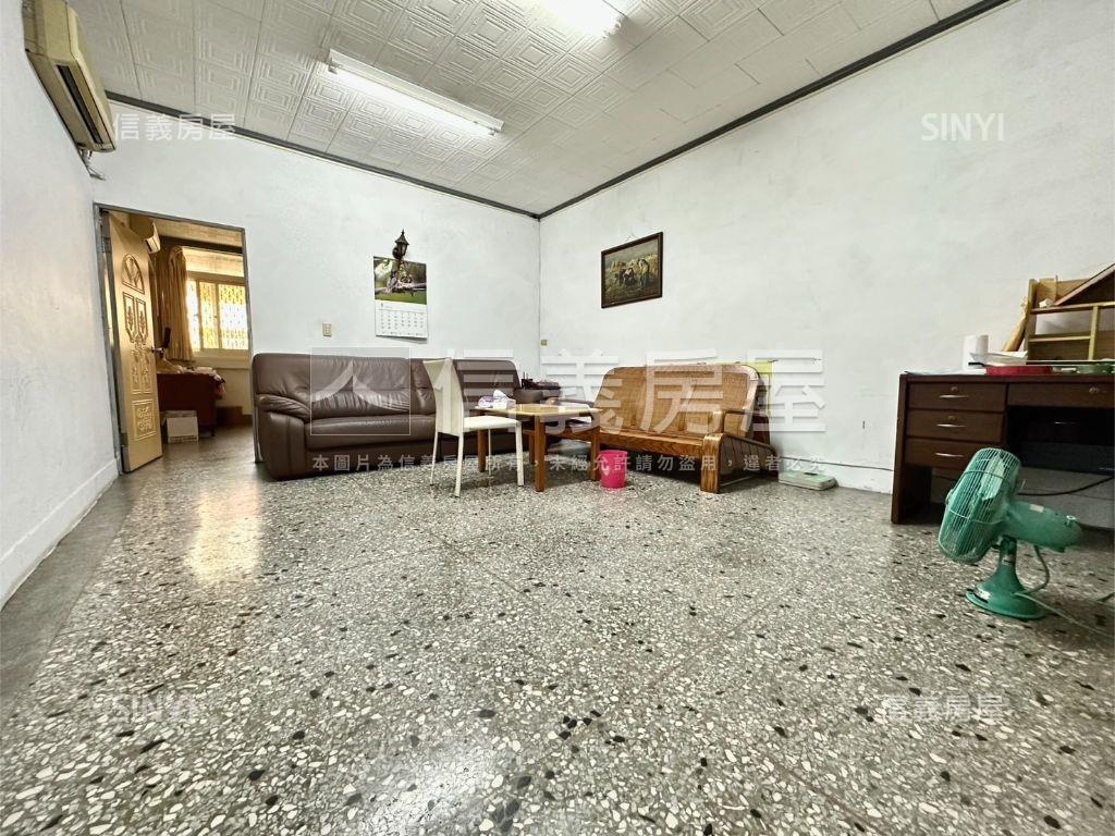 近中正路活路車庫透天房屋室內格局與周邊環境