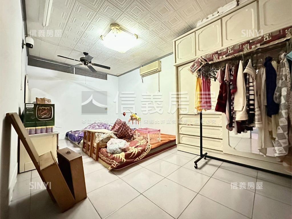 近中正路活路車庫透天房屋室內格局與周邊環境