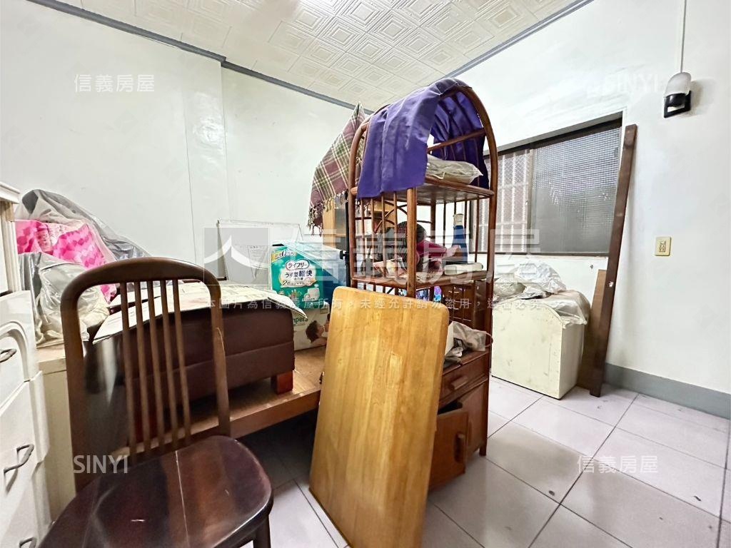 近中正路活路車庫透天房屋室內格局與周邊環境