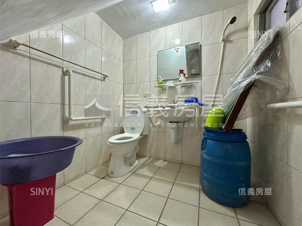 近中正路活路車庫透天房屋室內格局與周邊環境