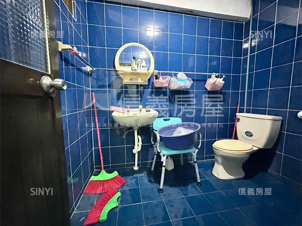 近中正路活路車庫透天房屋室內格局與周邊環境