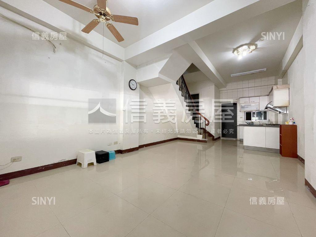 專任！高工旁震後臨路透天房屋室內格局與周邊環境