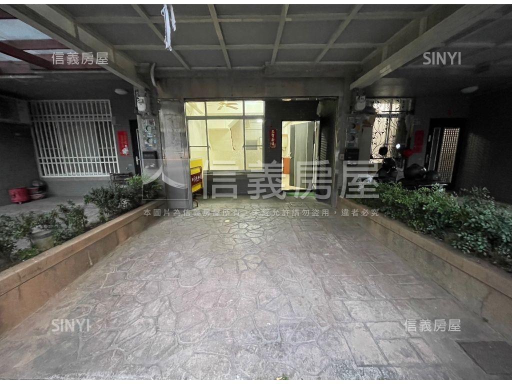 專任！高工旁震後臨路透天房屋室內格局與周邊環境