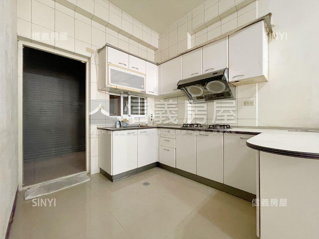 專任！高工旁震後臨路透天房屋室內格局與周邊環境