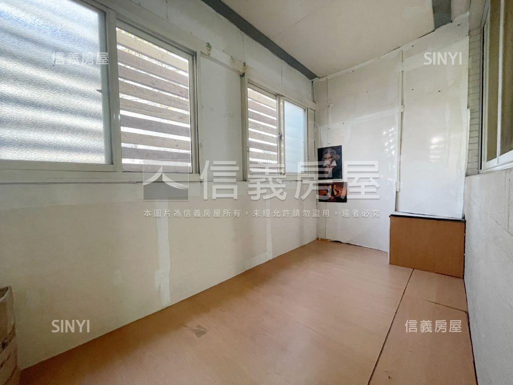 專任！高工旁震後臨路透天房屋室內格局與周邊環境