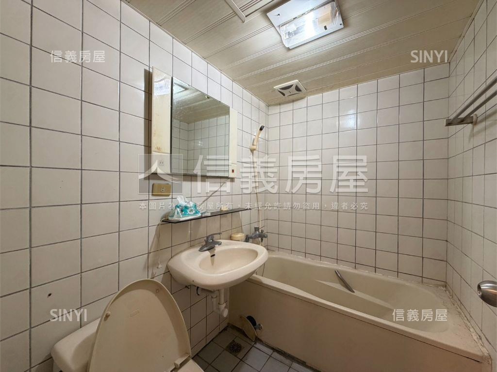 碳佐麻里陽光國宅四房平車房屋室內格局與周邊環境