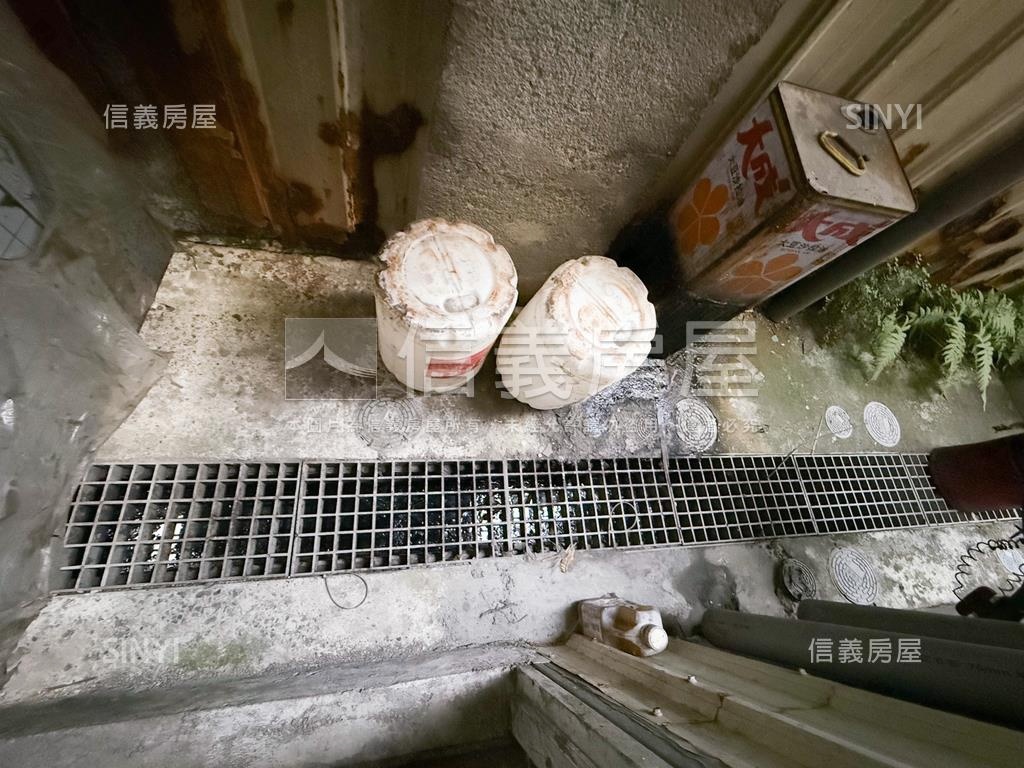 鼎山面寬８米５住四土地房屋室內格局與周邊環境