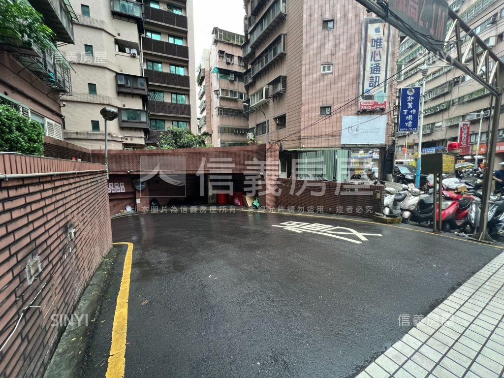 大鎮江山Ｂ２車位房屋室內格局與周邊環境