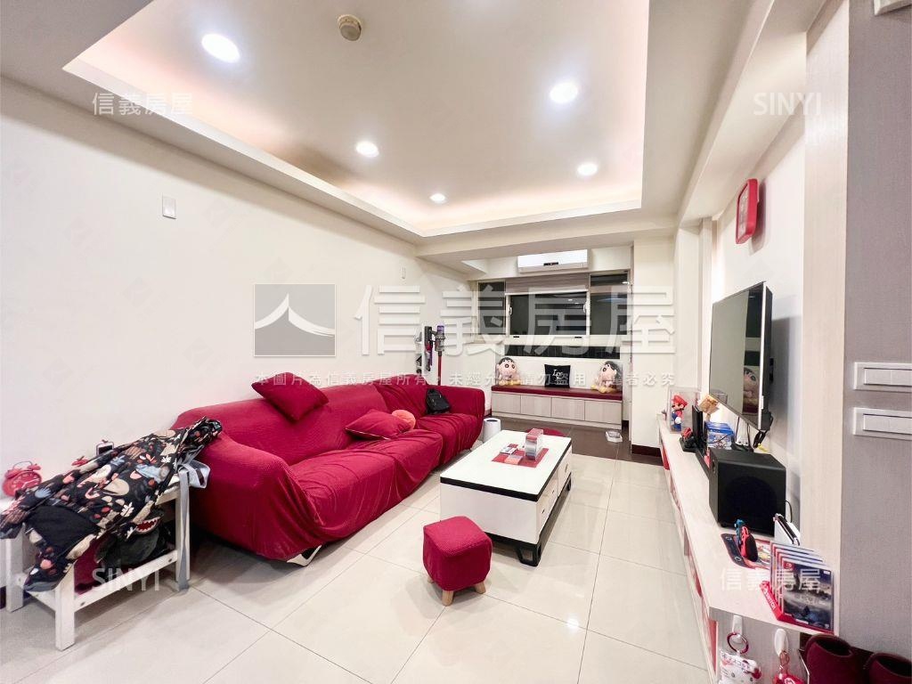 香格里拉三房附車位房屋室內格局與周邊環境