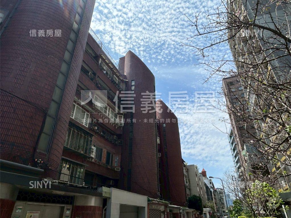 專任名宅芝蘭頂加華廈房屋室內格局與周邊環境