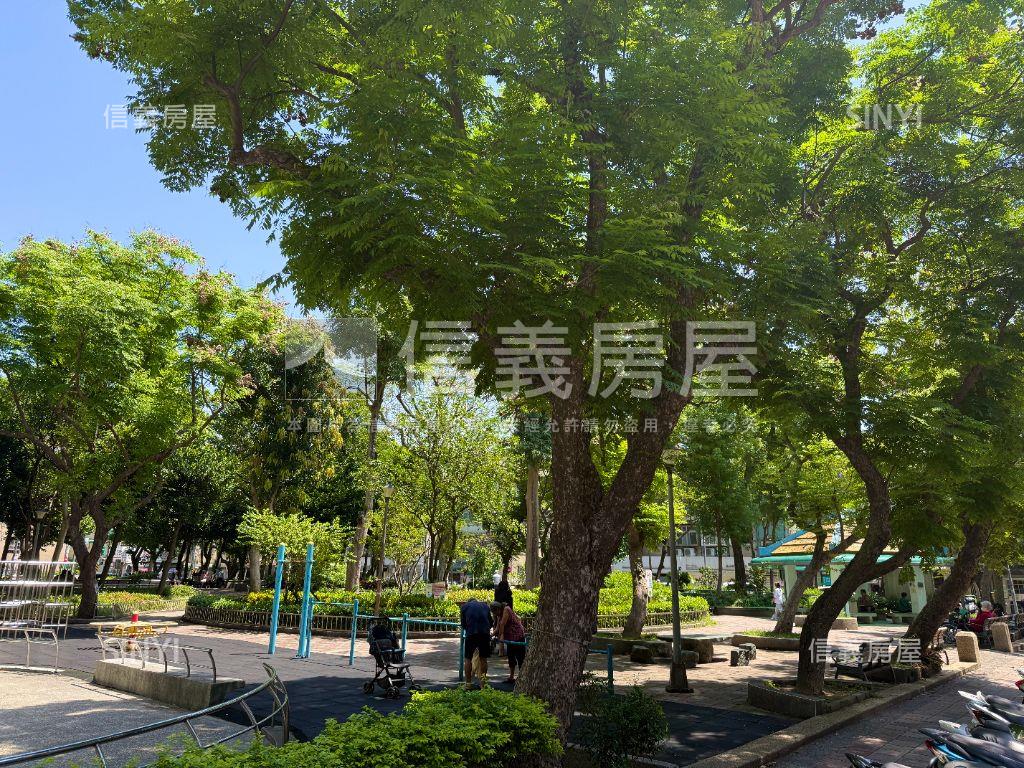專任芝蘭名宅電梯綠蔭頂加房屋室內格局與周邊環境