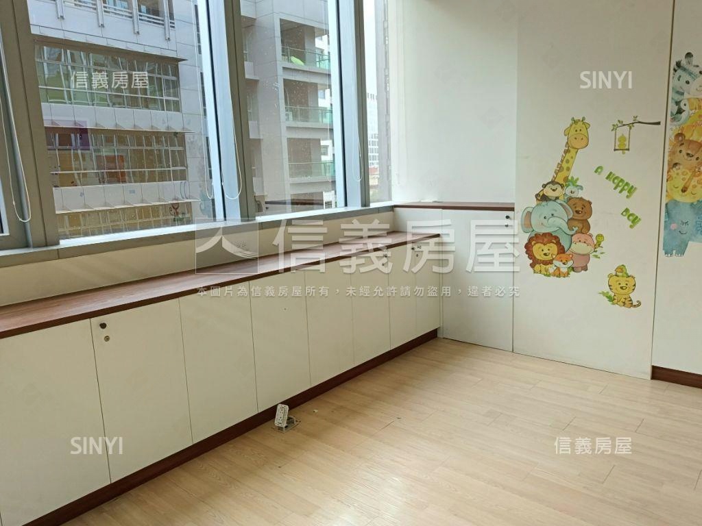 國美氣派帷幕辦公房屋室內格局與周邊環境