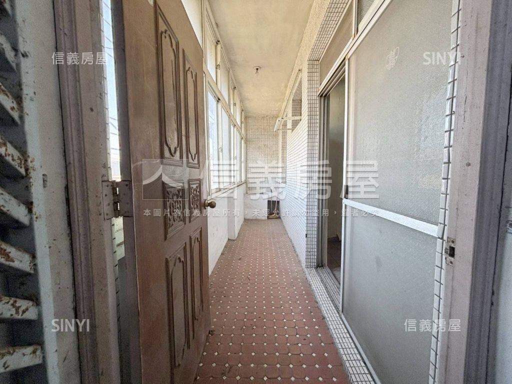 想成家看這間房屋室內格局與周邊環境