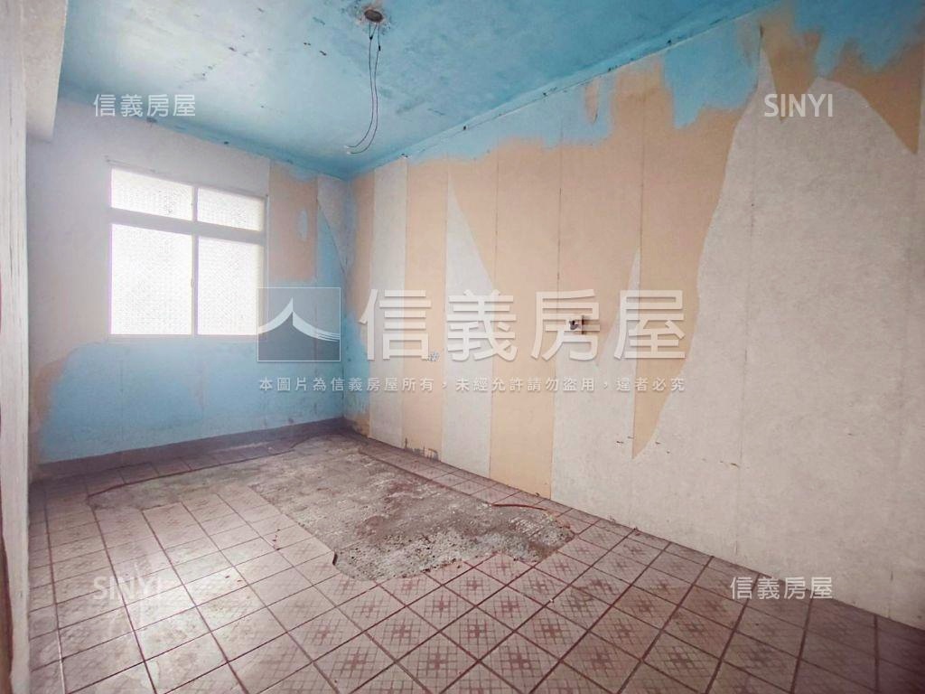 想成家看這間房屋室內格局與周邊環境