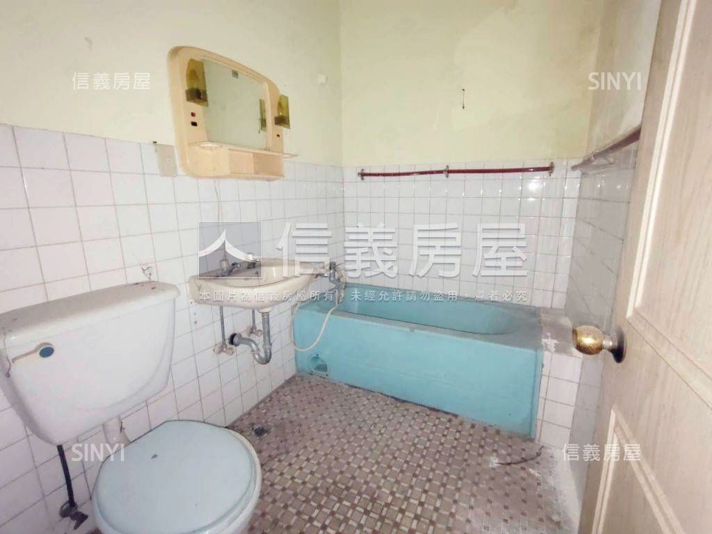 想成家看這間房屋室內格局與周邊環境