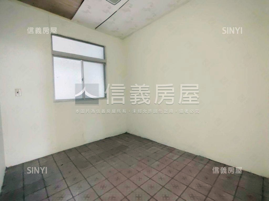 想成家看這間房屋室內格局與周邊環境