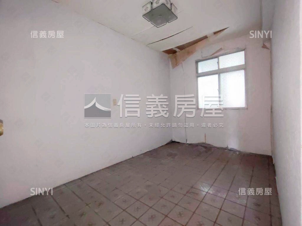 想成家看這間房屋室內格局與周邊環境