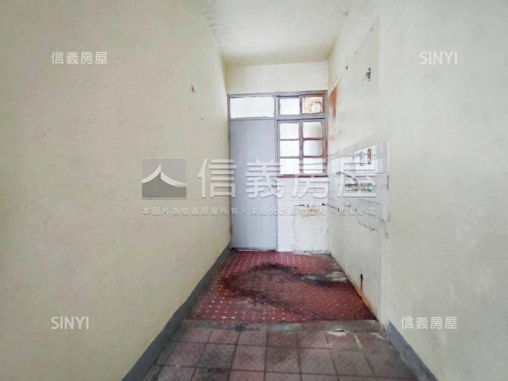 想成家看這間房屋室內格局與周邊環境