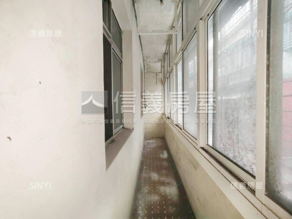 想成家看這間房屋室內格局與周邊環境