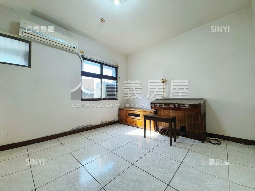 近Ｇ７捷運三房附車位房屋室內格局與周邊環境