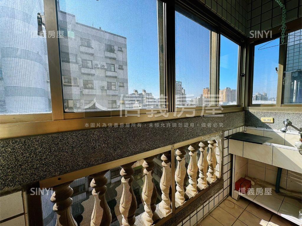 近Ｇ７捷運三房附車位房屋室內格局與周邊環境