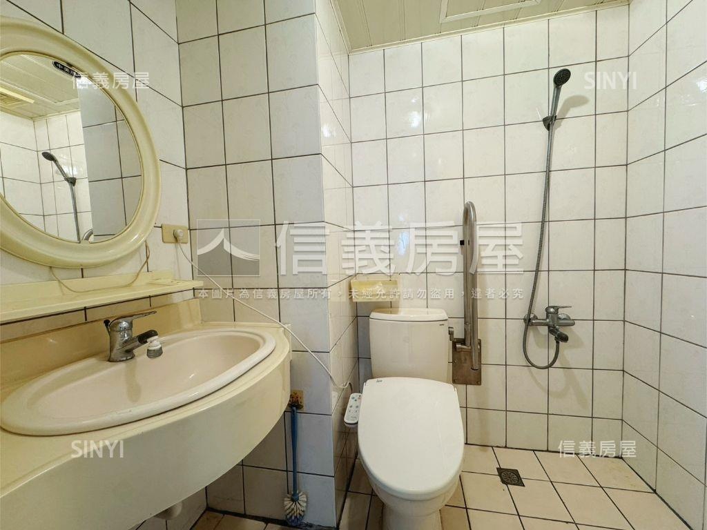 近Ｇ７捷運三房附車位房屋室內格局與周邊環境