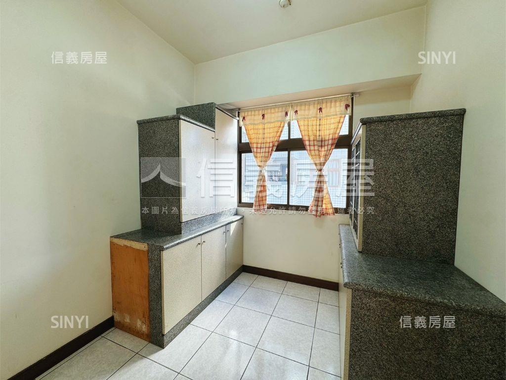 近Ｇ７捷運三房附車位房屋室內格局與周邊環境