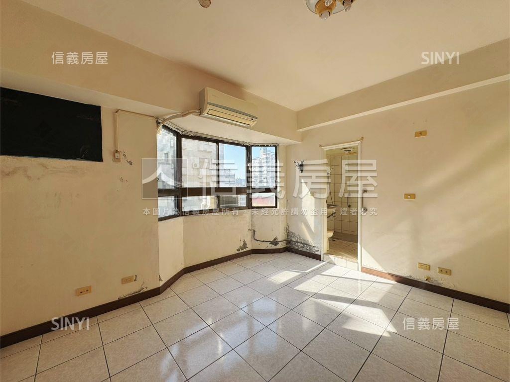 近Ｇ７捷運三房附車位房屋室內格局與周邊環境