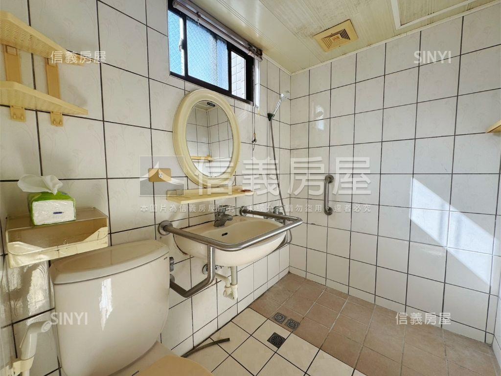 近Ｇ７捷運三房附車位房屋室內格局與周邊環境